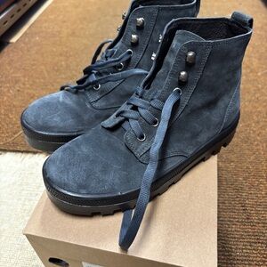 Women’s naot Gray Lace-Up Boots
